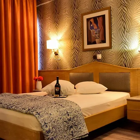 Eva Hotel 2*