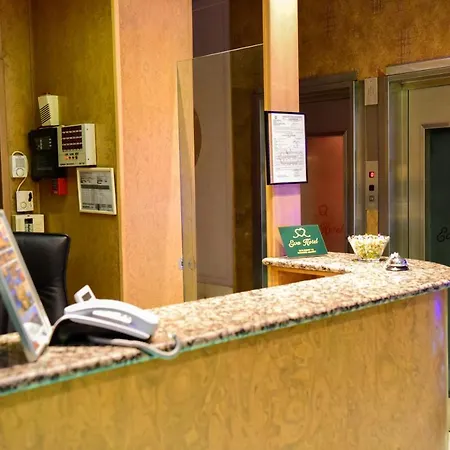 Eva Hotel Pireu